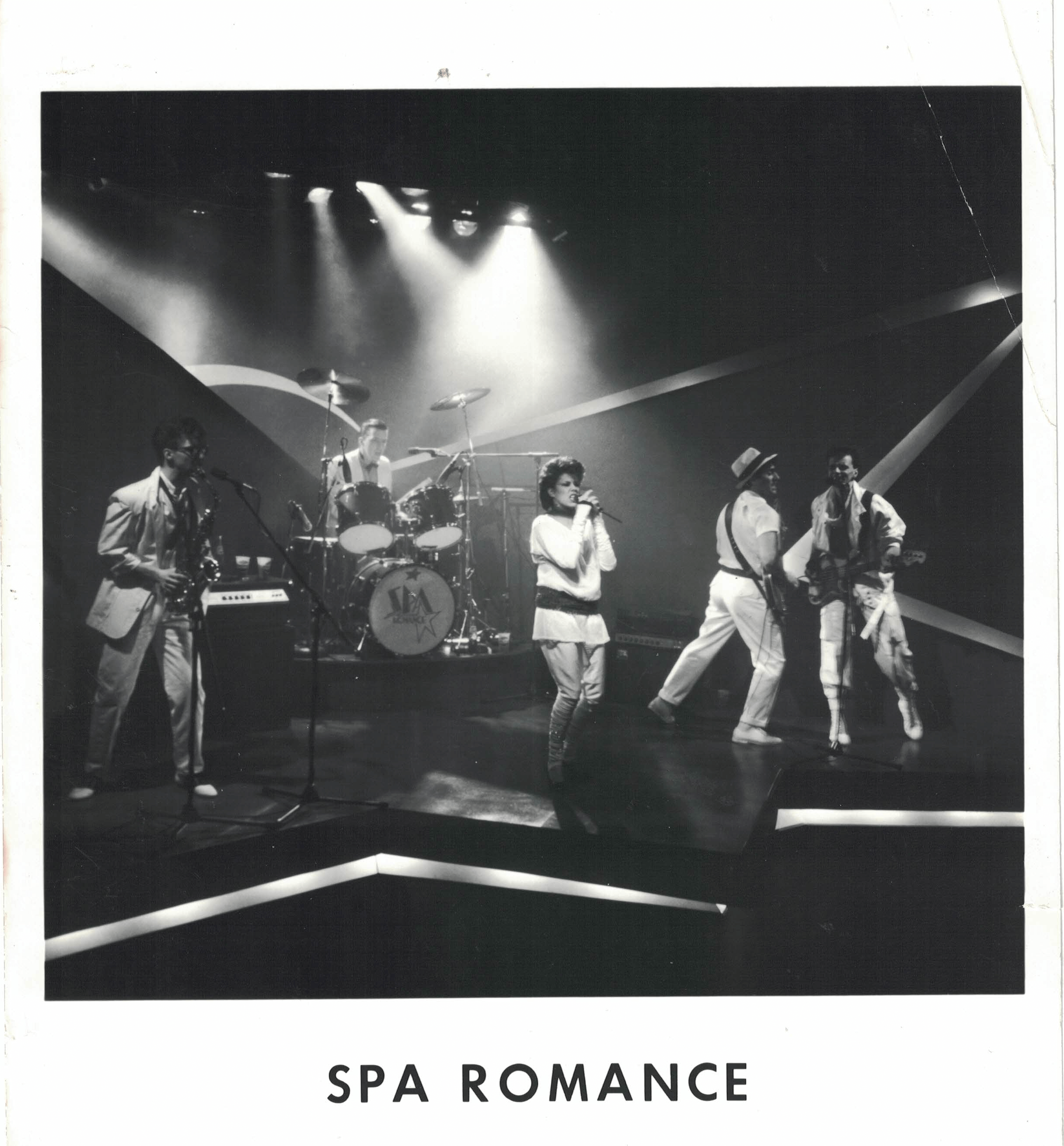 Maude Grenier dans une publicité de Pepsi Cola avec le groupe Spa Romance